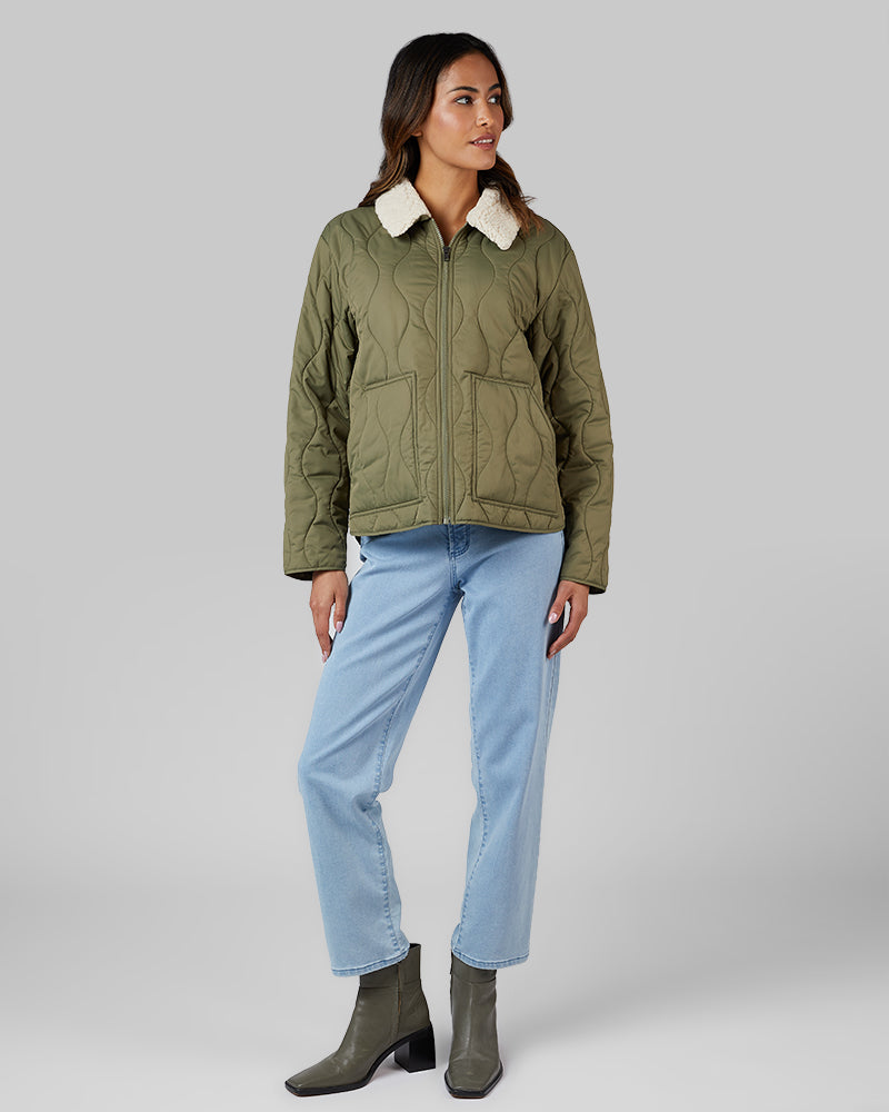 WOMEN'S SHIELD TECH ONION QUILTED JACKET - Image 12