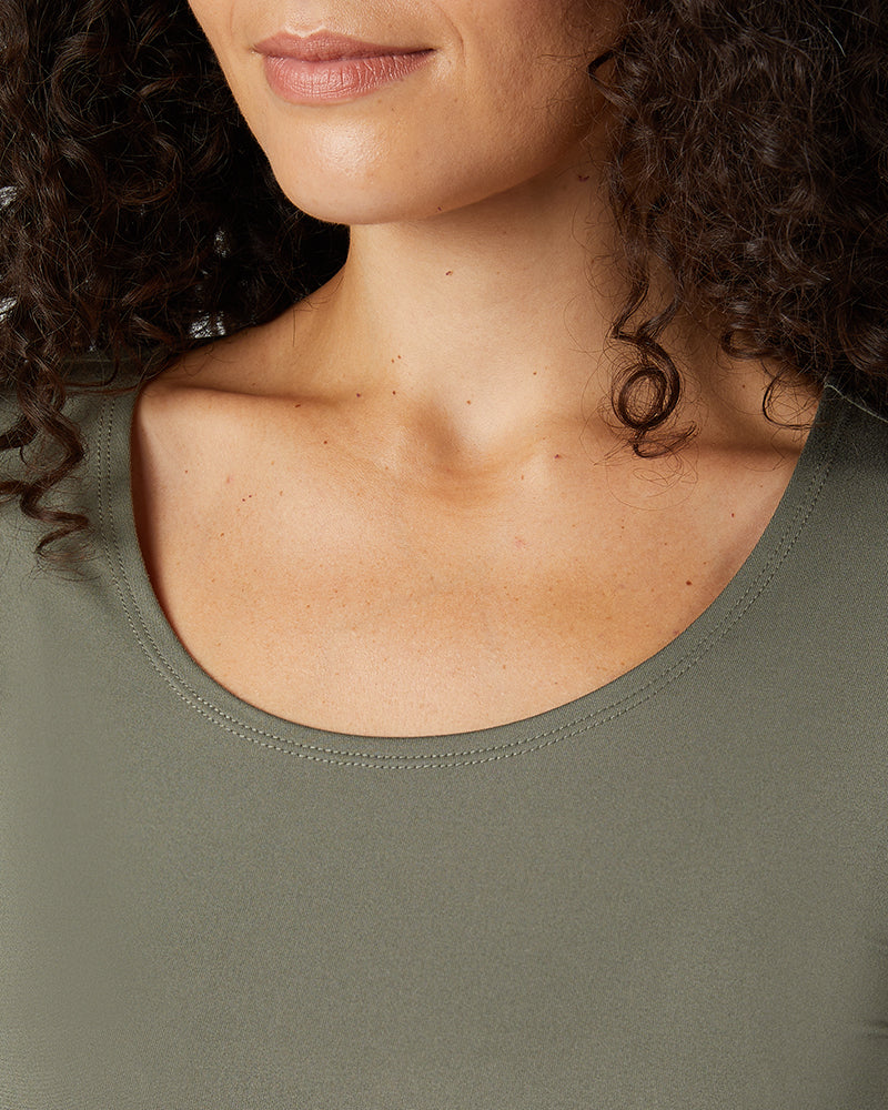WOMEN'S LIGHTWEIGHT BASELAYER SCOOP TOP - Image 26
