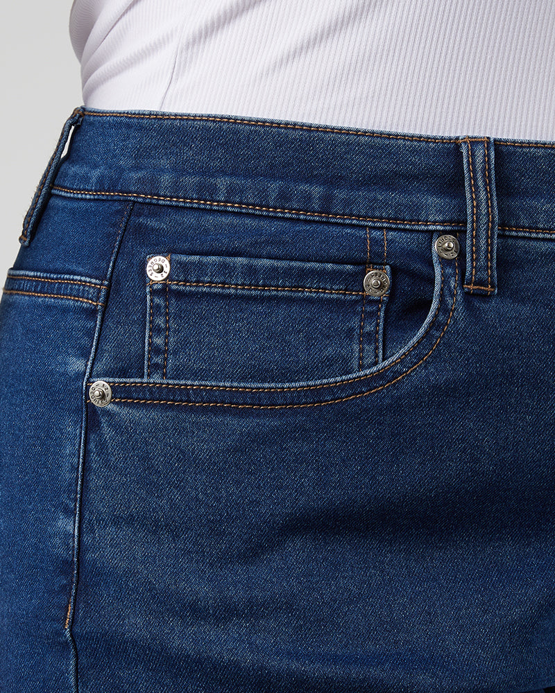 WOMEN'S STRETCH COMFORT JEAN 5-INCH SHORT - Image 9
