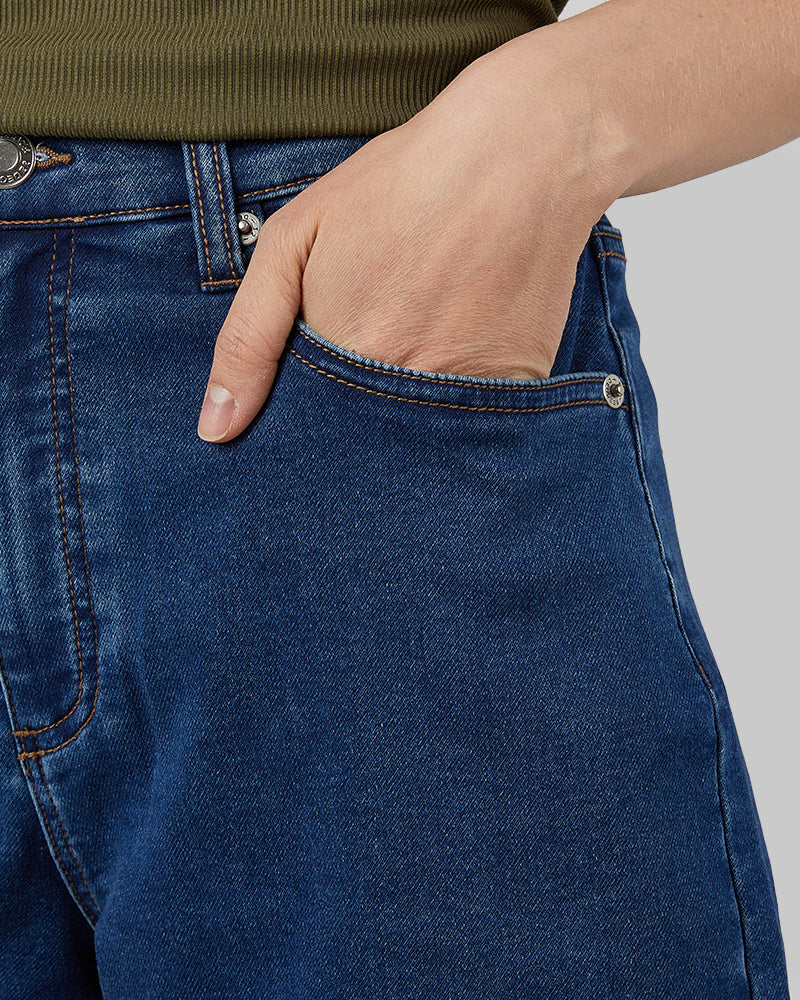 WOMEN'S STRETCH COMFORT JEAN 5-INCH SHORT - Image 2