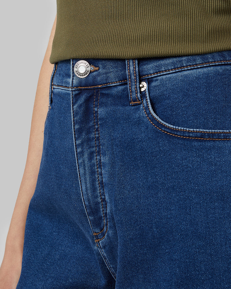 WOMEN'S STRETCH COMFORT JEAN 5-INCH SHORT - Image 5