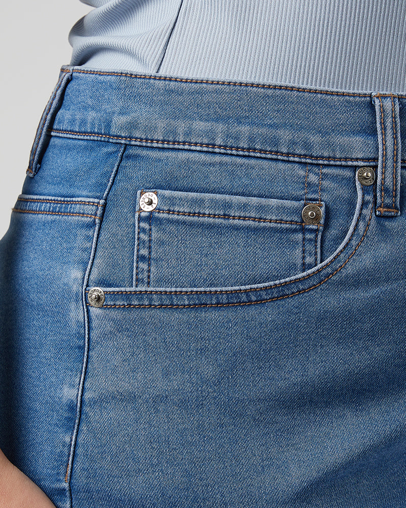 WOMEN'S STRETCH COMFORT JEAN 5-INCH SHORT - Image 21